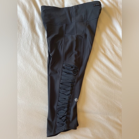 Lululemon gray cropped leggings - Picture 3 of 4